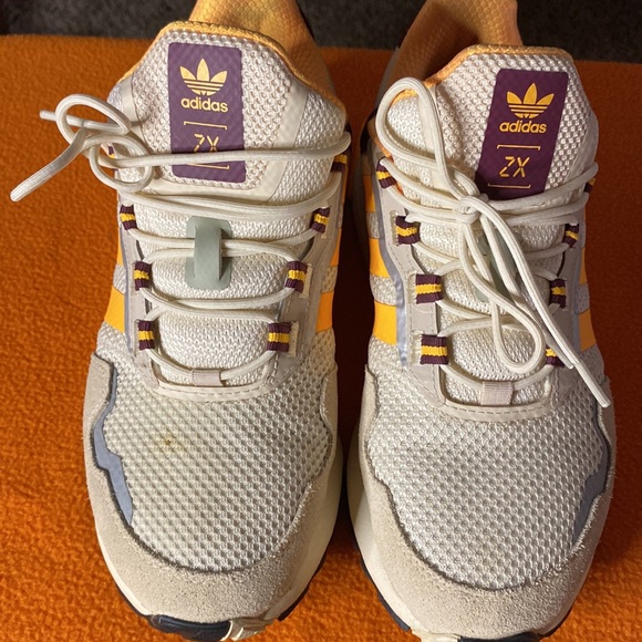 Women’s adidas - Picture 3 of 5